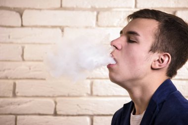 adam duman havaya uçurur.