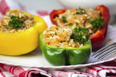 Çok renkli dolma biber