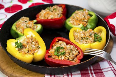 Çok renkli dolma biber