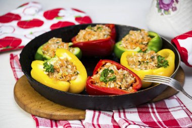 Çok renkli dolma biber