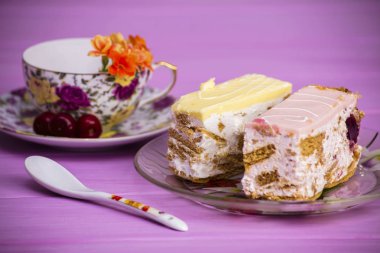 Kiraz ve limonlu yoğurt kek