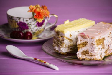 Kiraz ve limonlu yoğurt kek