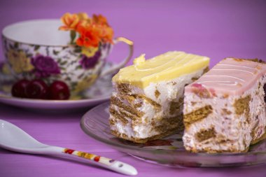 Kiraz ve limonlu yoğurt kek