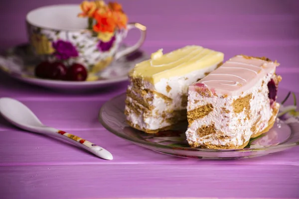 Kiraz ve limonlu yoğurt kek