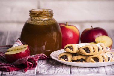 Elma reçel ile pasta 