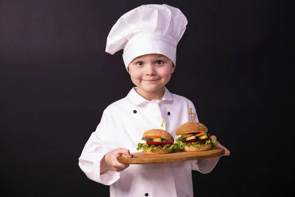 Çocuk yemek hamburger holding