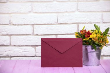 Bir buket ve bir zarf