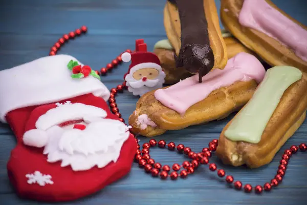 Tortas de colores con una crema — Foto de Stock