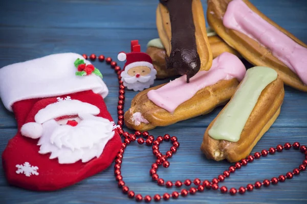 Tortas de colores con una crema — Foto de Stock