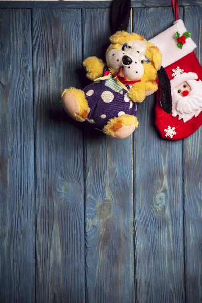 Fondo con un perro de juguete y Santa Claus —  Fotos de Stock