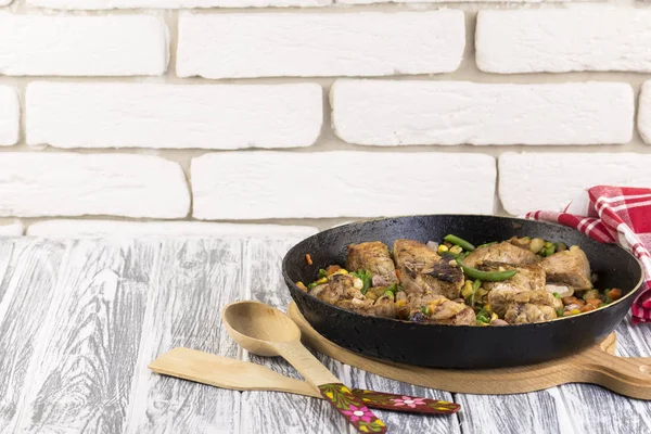 Stekt kött med grönsaker — Stockfoto