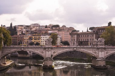 Nehir ve Roma mimarisinde görünümü