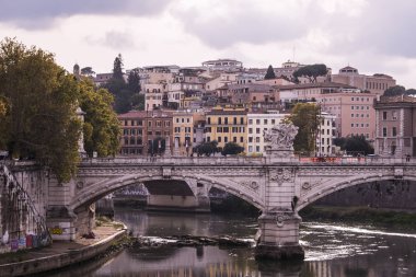 Nehir ve Roma mimarisinde görünümü