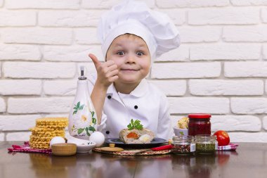 rulo köfte bir plaka üzerinde doldurma ile pişmiş Şef
