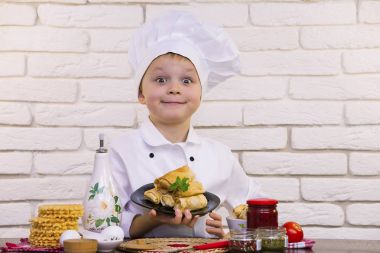 Krep etli bir tabak pişmiş Şef