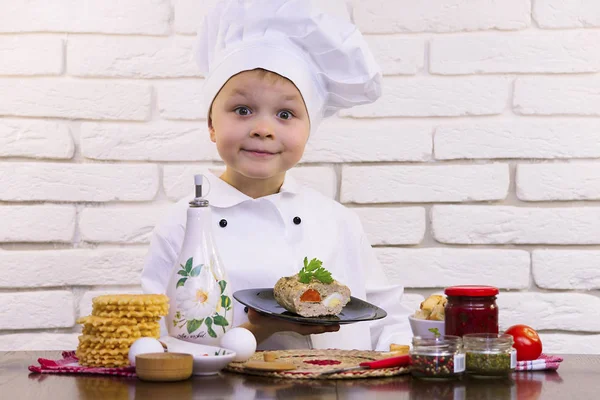 Szef Kuchni Gotowane Pieczeń Nadzieniem Talerzu — Zdjęcie stockowe