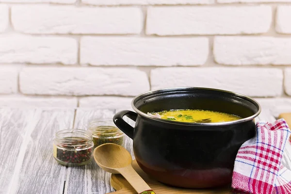 tavuk suyu ve baharat ile peynir çorbası