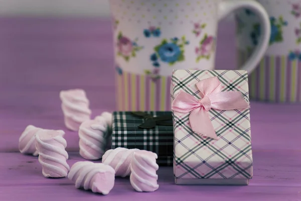 Confezione Regalo Con Fiocco Fondo Rosa Legno — Foto Stock