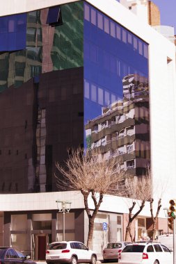 özgün cam İspanya baharda bina