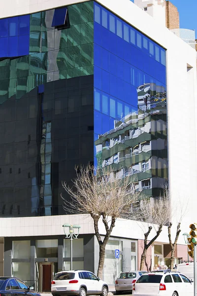 özgün cam İspanya baharda bina