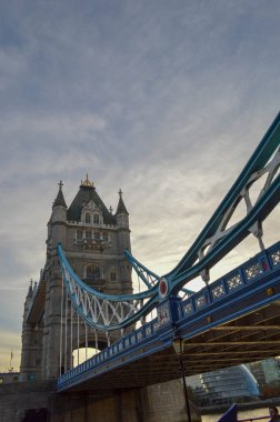 Londra, Birleşik Krallık - Bir sonbahar akşamı Kule Köprüsü.