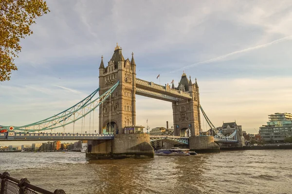 Veduta Del Ponte Tower Dal Lungomare Temi — Foto Stock