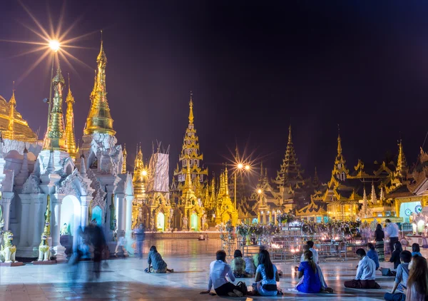 Stupa Golden Rock au Myanmar . — Photo