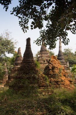 altın rock stupa Myanmar.