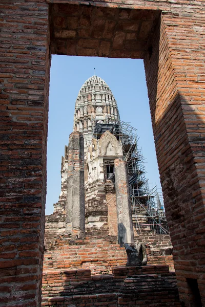 Wat Si Chum templo em Sukhothai parque histórico, Tailândia — Fotografia de Stock