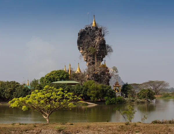 Rocher doré de Kyaiktiyo, Myanmar . — Photo