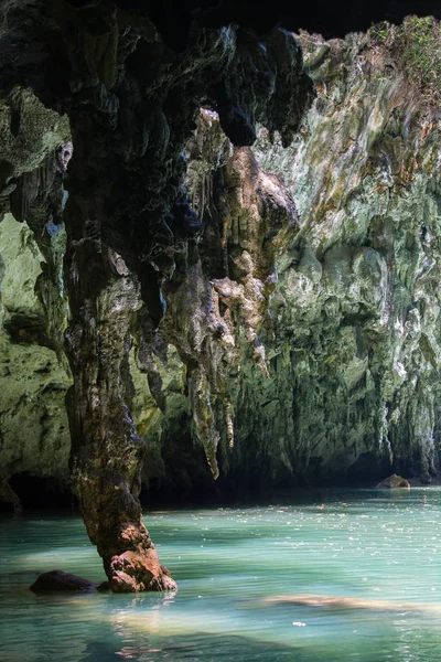 Hinagdanan jeskyně v panglao. — Stock fotografie