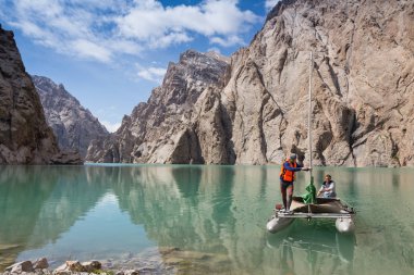 Küçük tekne yelken Leman gölü etrafında bizimkiler yaşar