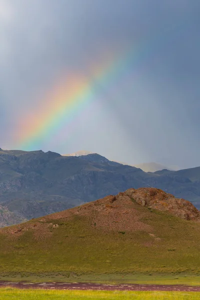 Rainbow under the green field in Kazakhstan — Stock Photo, Image