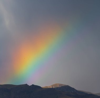 Gökkuşağı yeşil alan Kazakistan'ın altında