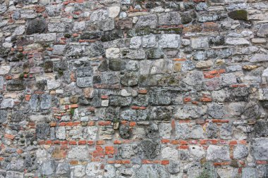 Modern tarz dekoratif desenli gri desen çatlamış gerçek taş duvar yüzeyi çimentoyla