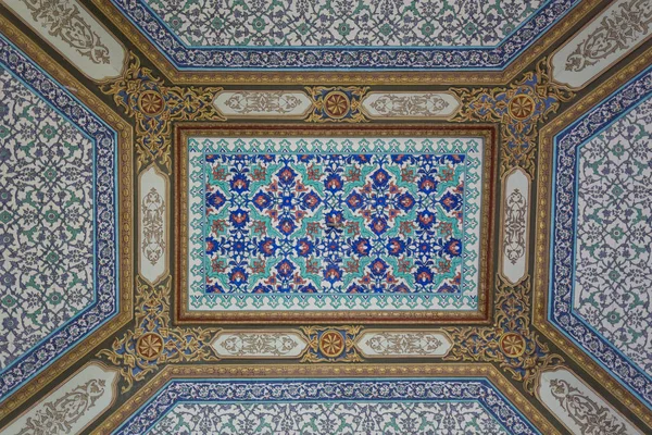 Ornement oriental dans la mosquée d'Istanbul — Photo