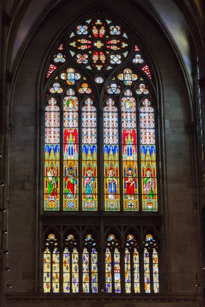 Vidros manchados de St. Vitus em Praga, República Checa . — Fotografia de Stock