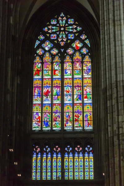 Vidros manchados de St. Vitus em Praga, República Checa . — Fotografia de Stock