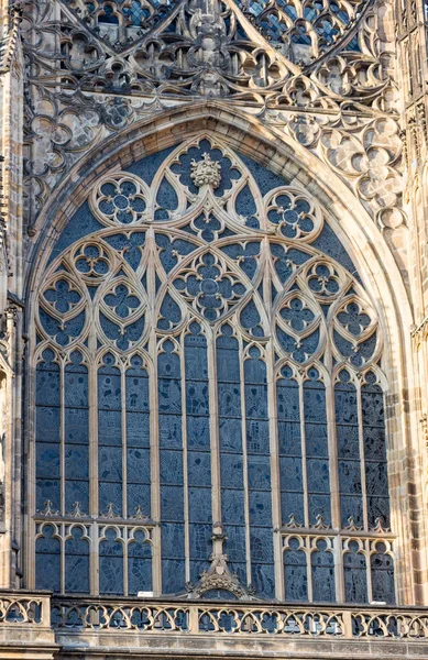 Vidros manchados de St. Vitus em Praga, República Checa . — Fotografia de Stock