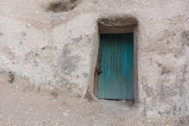 Eski kapı bir bina girişi işaretleme