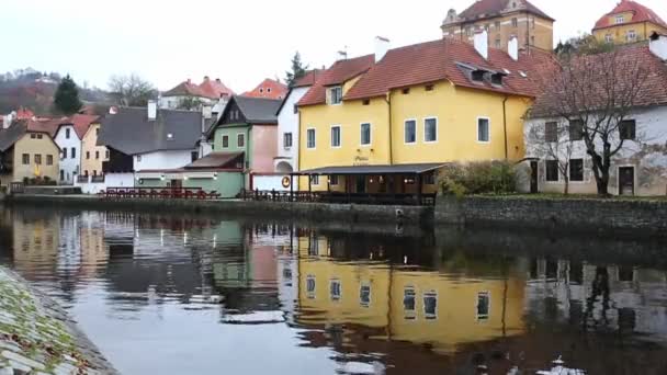 Uitzicht op het historische centrum van de stad Zürich met beroemde Grossmunster kerk, de rivier Limmat en Zürich lake. Zurich is de grootste stad van Zwitserland. — Stockvideo