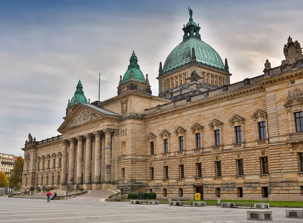 Almanya, Dresden - 10 Ekim 2016: Histoirical Dresden tarihi kent merkezi. Dresden seçmen ve Kings Saxony.Saxony, Almanya'nın başkenti ve kraliyet ikametgahı olarak uzun bir geçmişi vardır. — Stok fotoğraf