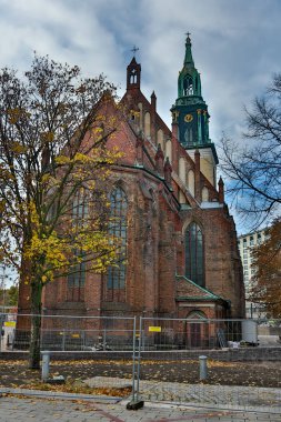 Amsterdam - 2 Ekim 2016: Amsterdam kanal batıda. Amsterdam Hollanda başkenti ve en kalabalık şehirde olduğunu.