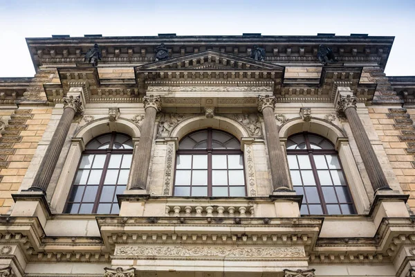 BERLÍN, ALEMANIA - 02 DE OCTUBRE DE 2016: Centro histórico del casco antiguo de Dresde. Dresde tiene una larga historia como la capital y residencia real de los electores y reyes de Sajonia, Alemania . —  Fotos de Stock