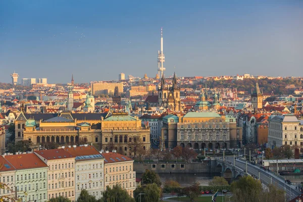 Aerial view over Church of Our Lady before Tyn, Old Town and Prague Castle at sunset in Prague, Czech Republic — Stock Photo, Image