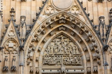 Prague, Çek Cumhuriyeti - 28 Eylül 2015: turistler yakındaki St. Vitus Katedrali Prague Castle, Prague, Çek Cumhuriyeti