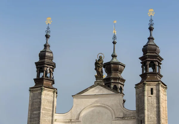 Kutna Hora, Çek Cumhuriyeti - 19 Şubat 2017: Sedlec aldığı iç Kostnice kafatasları ve kemikleri ile dekore edilmiş — Stok fotoğraf