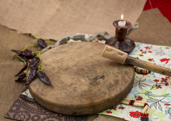 Various djembes and tambourine in front of a rustic wall. — Stock Photo, Image