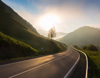Yol gündoğumu zaman, Ailai Dağları, Rusya Federasyonu