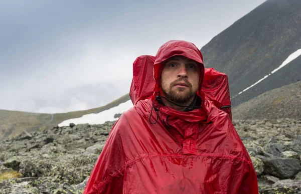 Handsome young man tourist backpacker portrait on Himalaya mountain view — Stock Photo, Image